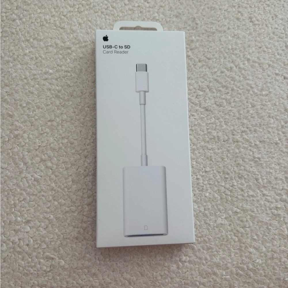 Apple White USB-C to SD Card Adapter